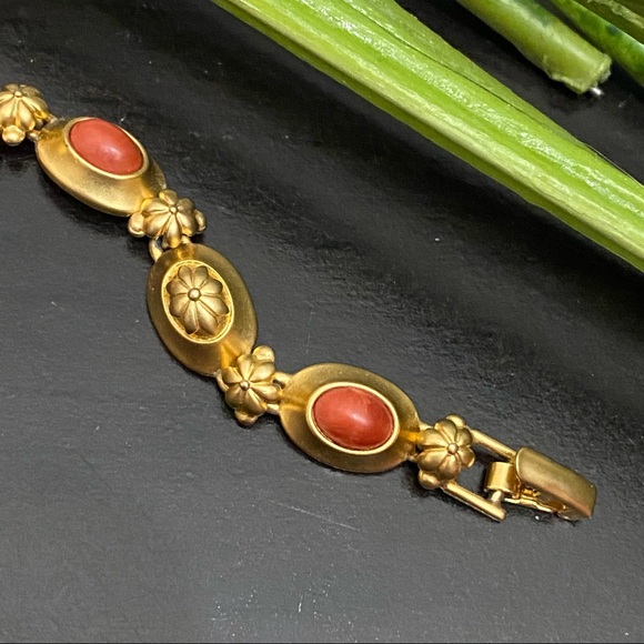 Vintage MONET Signed Coral Orange Cabochon Gold-tone Link Bracelet - Picture 10 of 12